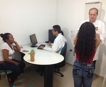 Niña del Carmen de Bolívar siendo atendida por especialista