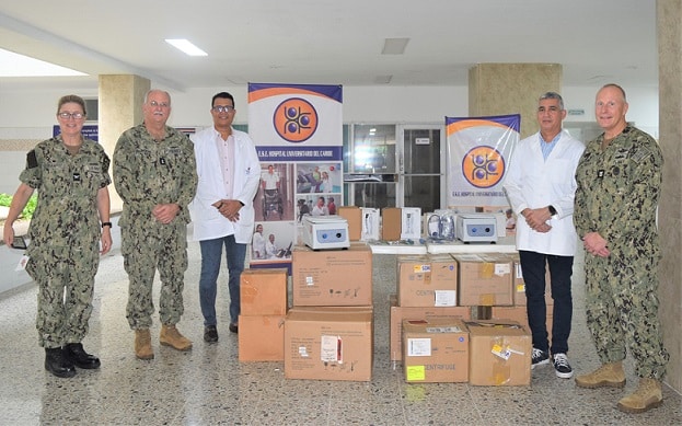 Donación barco a HUC